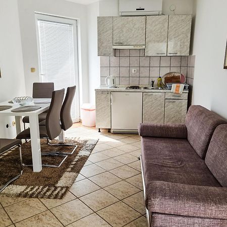 Apartments Benkovic Baška Eksteriør bilde