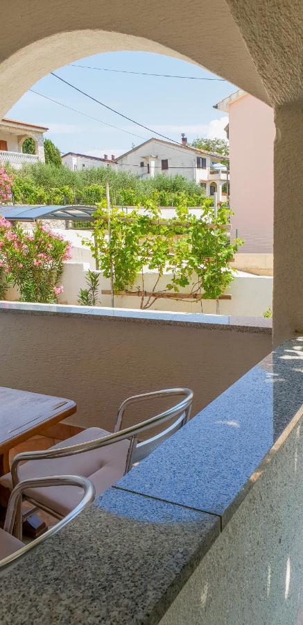 Apartments Benkovic Baška Eksteriør bilde